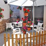 Hostal Rural La Fuente de Rabe terraza-