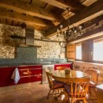 cocina el zaguan de cabanillas casas rurales para grupos en Segovia