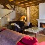 dormitorio el zaguan de cabanillas casas rurales para grupos en Segovia