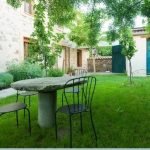 jardín el zaguan de cabanillas casas rurales para grupos en Segovia