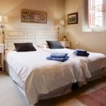 dormitorio la madrigata casas rurales para grupos en león